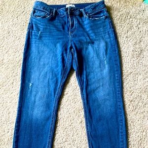 NWOT! Mildly distressed Skinny Jeans